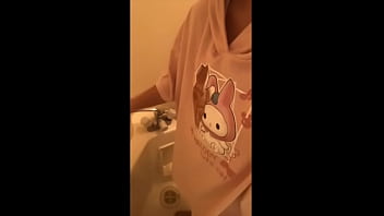 シャワーでじーぱん濡らした後に全身びしょ濡れ状態でオナニーする可愛い女子◯生。