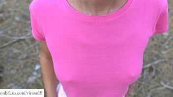 Незнакомец жестко трахнул милую девушку в лесу