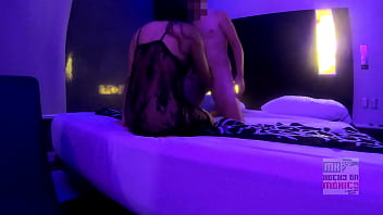 Esposa Se Quita La Tanga Roja Y Pone Lancería Negra Para Que Le Den Semen Frente A Su Marido thumbnail