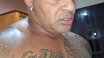 Padastro safado invadiu meu quarto pra fude gostoso