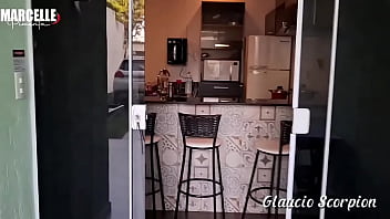 Invadiu a casa só para meter com força no cu da gostosa