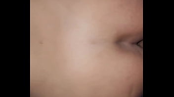 Encuentro a la vecina culona masturbándose y me invita a pasarla rico