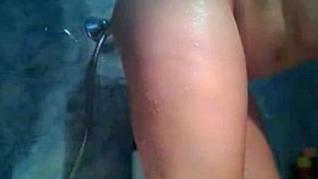 Sweet girl steps into bath tub for a naughty bate cam