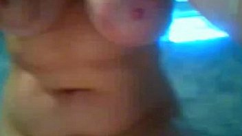 Sweet girl steps into bath tub for a naughty bate cam