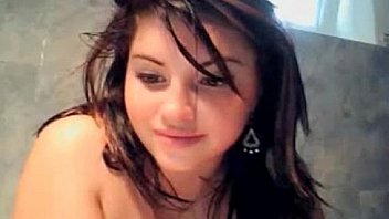 Sweet girl steps into bath tub for a naughty bate cam