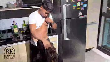 Comi gostoso a casadinha safada e muito gostosa mulher do meu chefe fui na casa do meu chefe chegando lá a esposa gostosa ficou doida pelo meu pau fudemos muito