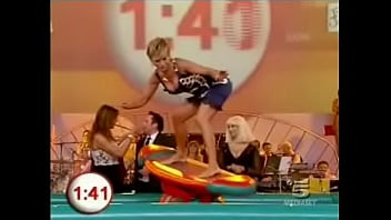 Another hot lady takes part in the indoor surfing game on buono domenica which inevitibly leads to upskirts and downblouse moments Another hot lady takes part in the indoor surfing game on buono domenica which inevitibly leads to upskirts and downblouse moments