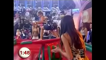 Another hot lady takes part in the indoor surfing game on buono domenica which inevitibly leads to upskirts and downblouse moments