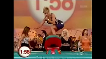 Another hot lady takes part in the indoor surfing game on buono domenica which inevitibly leads to upskirts and downblouse moments Another hot lady takes part in the indoor surfing game on buono domenica which inevitibly leads to upskirts and downblouse moments