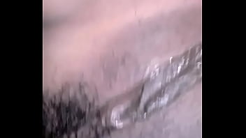 Juguetona con las manos