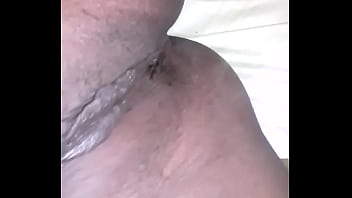 Juguetona con las manos