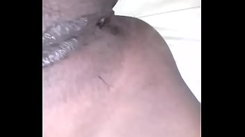 Juguetona con las manos