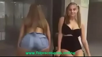 Big booty girl twerking
