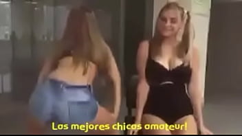 Big booty girl twerking