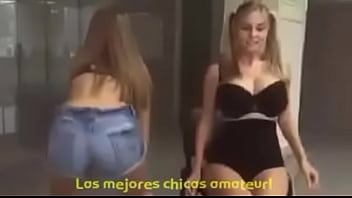 Big booty girl twerking