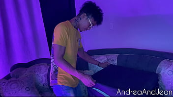 Jugando fortnite y mi hermanastra me pide que la folle a ella y a su amiga