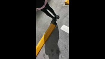 Twit◯erの裏垢女子の人妻と深夜2時にコンビニに待ち合わせしてドライブした後にラブホで金玉の筋を舐めてもらってお互いにイキまくりました。