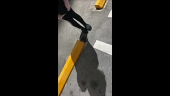 Twit◯erの裏垢女子の人妻と深夜2時にコンビニに待ち合わせしてドライブした後にラブホで金玉の筋を舐めてもらってお互いにイキまくりました。