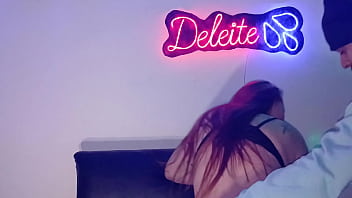 Comendo o cu da milf no sofá de entrada da deleite