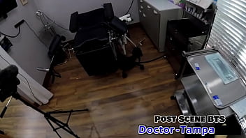 Dr tampa aria nicole trys out a foley catheter