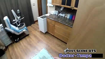 Dr tampa aria nicole trys out a foley catheter