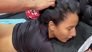 Le saco toda su leche a mi padrastro