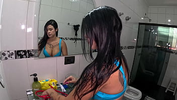 A estreia da peituda stela selegatto