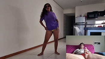 Rubia calentando polla al tio de tinder