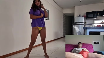 Rubia calentando polla al tio de tinder