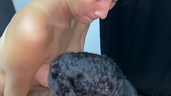 Le doy duro por su apretado coño