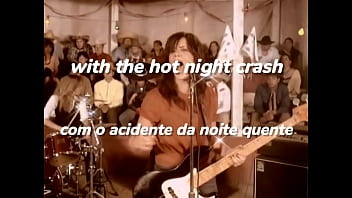 Hot night crash tradução
