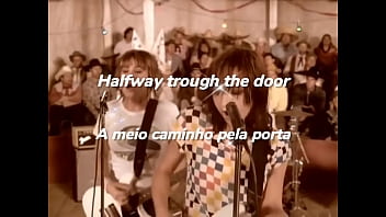 Hot night crash tradução