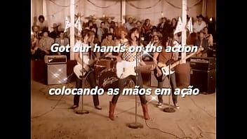 Hot night crash tradução