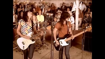 Hot night crash tradução