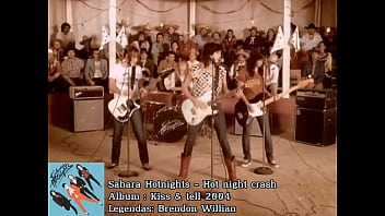 Hot night crash tradução