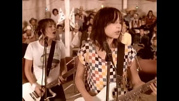 Hot night crash tradução