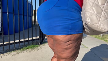 Big booty on the corner Big booty on the corner