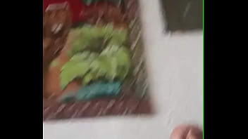 Novinha esperou todos sairem de casa para sentar no c0lo do maduro essa gosta de sentar gostoso