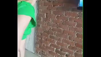 Novinha esperou todos sairem de casa para sentar no c0lo do maduro essa gosta de sentar gostoso