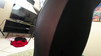 Kit summers tries on and models leggings and an awful shirt