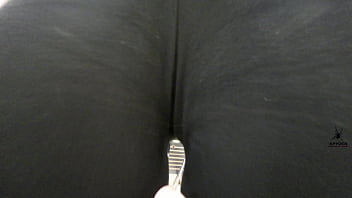 Kit summers tries on and models leggings and an awful shirt