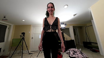 Kit summers tries on and models leggings and an awful shirt