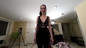 Kit summers tries on and models leggings and an awful shirt