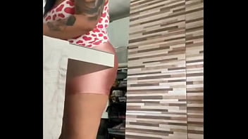 Safadas e bucetudas fazendo ovos de páscoa