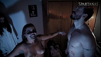 Desejos de halloween da anfitriã da casa mal assombrada bastidores