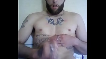 Scoochie is alot more calmer in front of the video camera this time