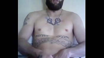 Scoochie is alot more calmer in front of the video camera this time