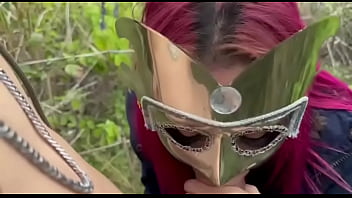 Arrastei a casada para o mato e de leitinho para ela e fodi ela em casa