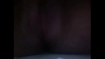 Novinha gemendo na masturbacão