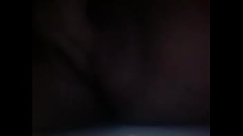 Novinha gemendo na masturbacão